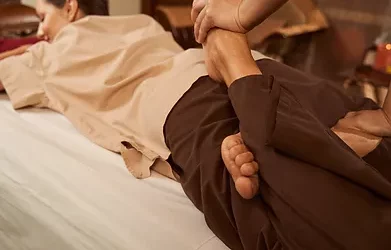 Massage Traditionnel Thaïlandais : Nuad Bo Rarn